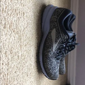 Women’s size 9 Brooke’s Launch 5 running shoes